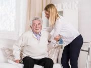 Sozialassistentin im Seniorenheim